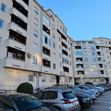 Aleja Dua Apartment *